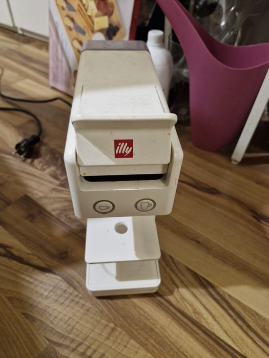 Кафе машина illy