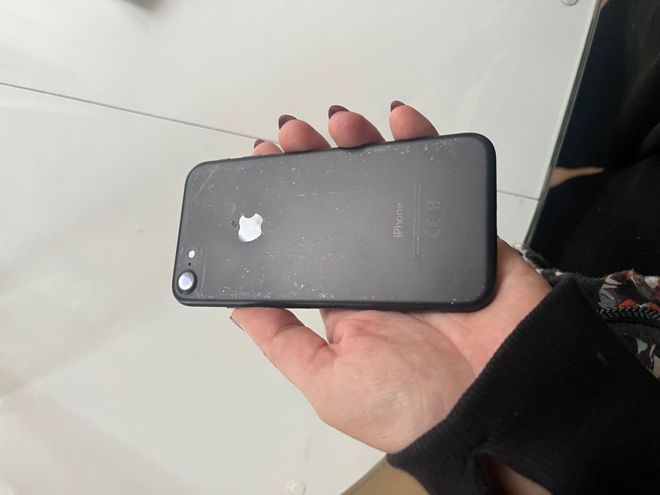 iPhone 7 32GB с противоударен калъф UAG