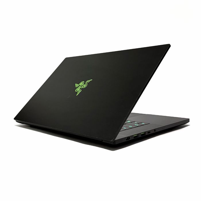 Razer Blade 15/QHD 240Hz/i7-12800H 14x4.80GHz/RTX 3070 Ti/16GB DDR5/1TB
