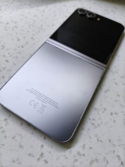Samsung Flip 6 в идеальном состоянии