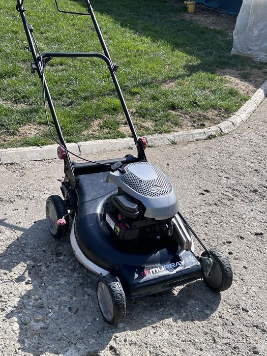 Coasa gazon cu tractiune impecabila