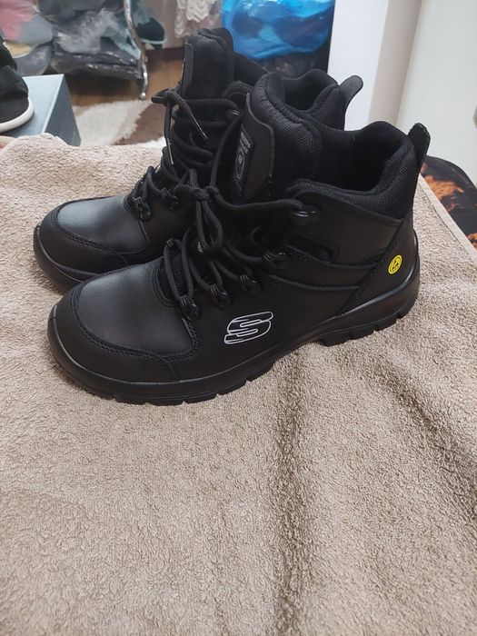 Ghete Skechers nr 42,5 noi!