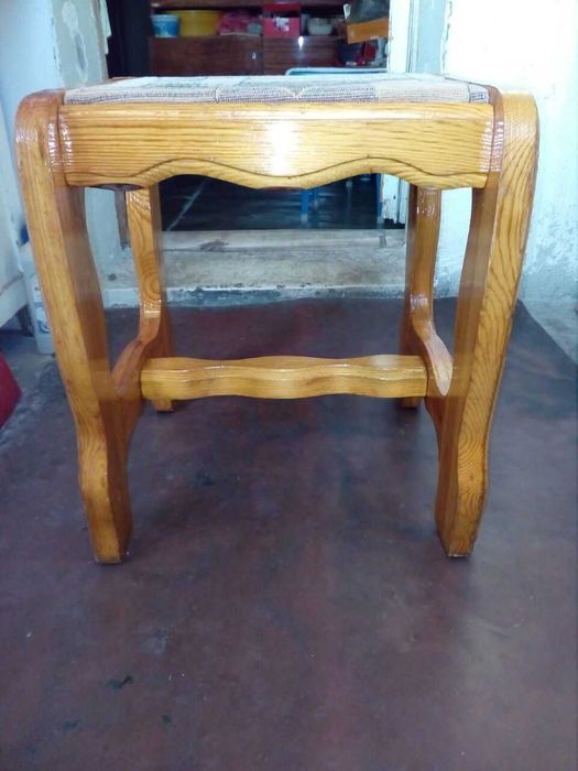 Табурет от кухонного уголка .