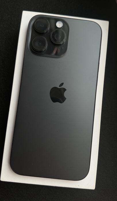 Продавам IPhone 16 Pro Max 256GB Black Titanium