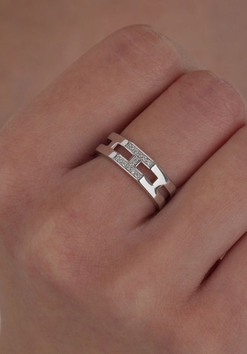 серебрянное кольцо с фианитом