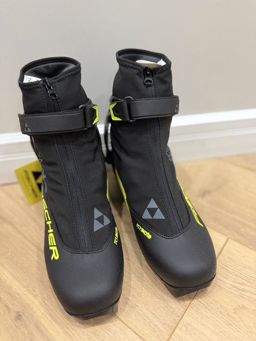 Продам коньковые лыжи Salomon RS 10