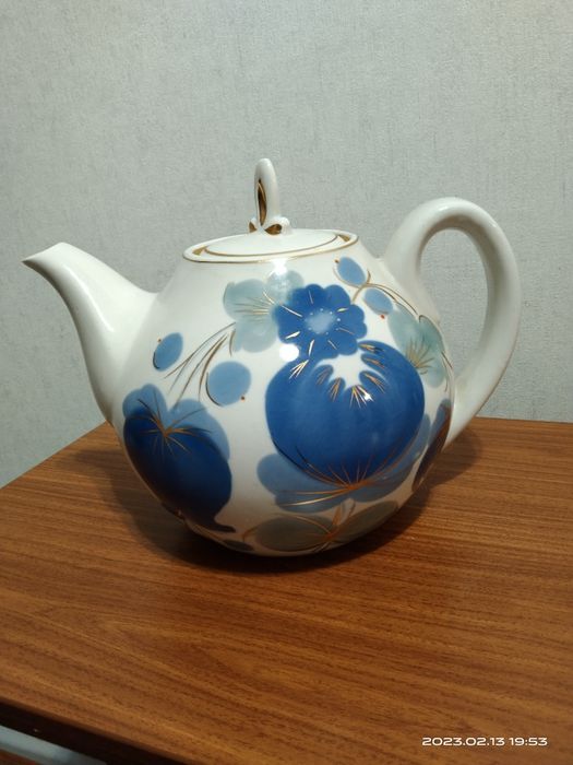 Продам Чайник фарфор