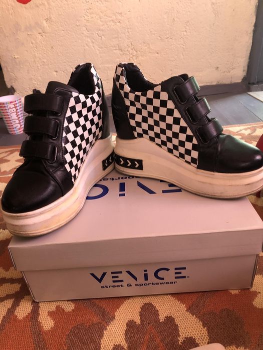 Продавам дамски обувки