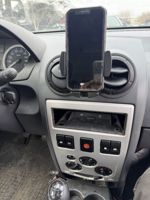 Стойка за телефон дачия сандеро логан дъстър  sandero logan dusteR