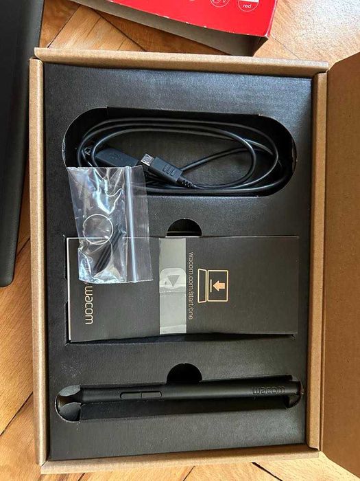One by WACOM S - графичен таблет; неразличим от нов, пълен комплект