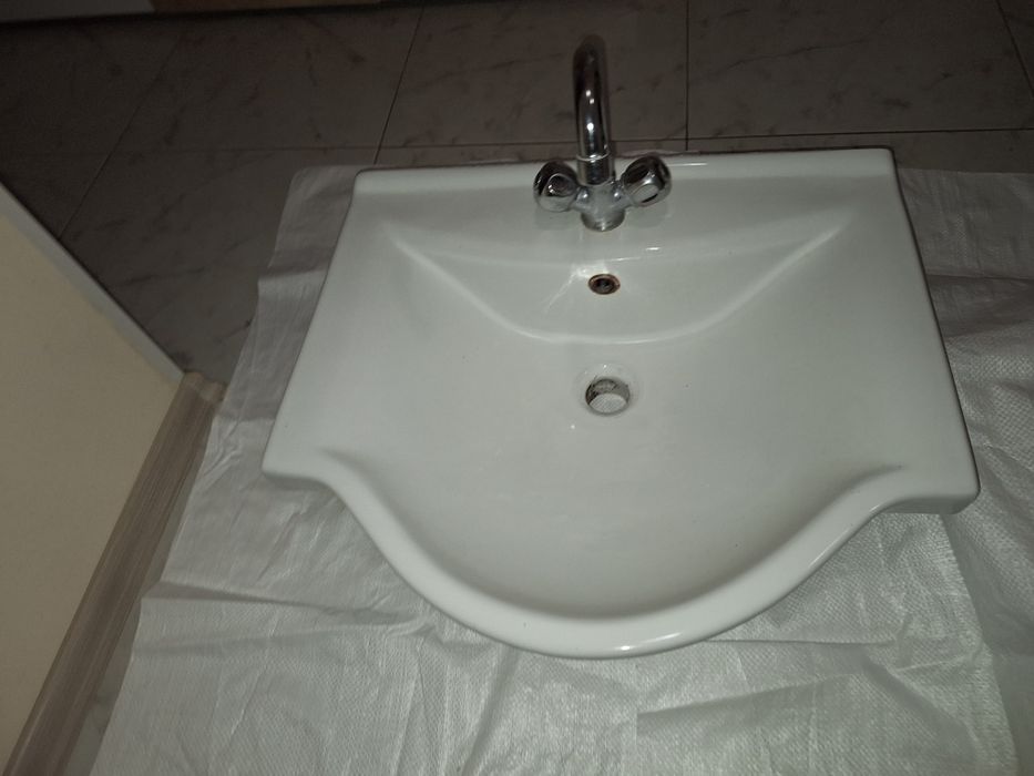 Мивка за баня със смесител