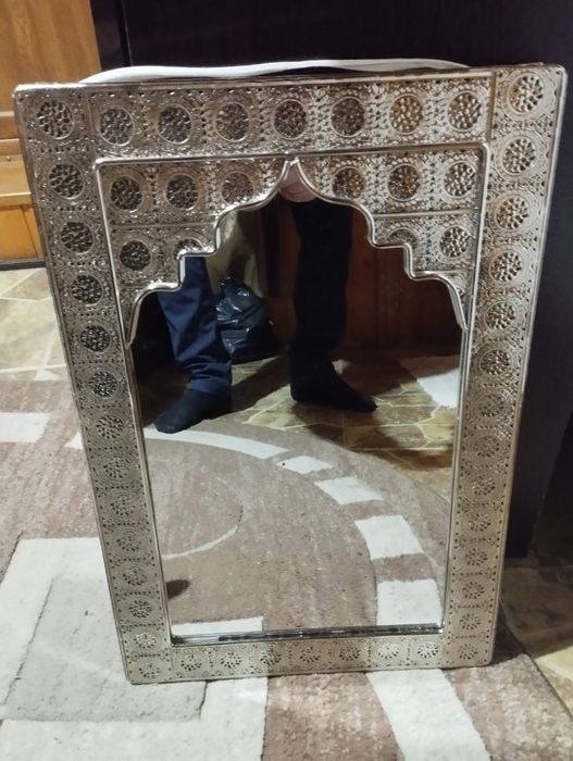 Vând oglinda deosebita.