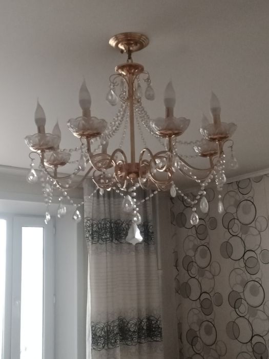 Продаются люстра..8-рожковый