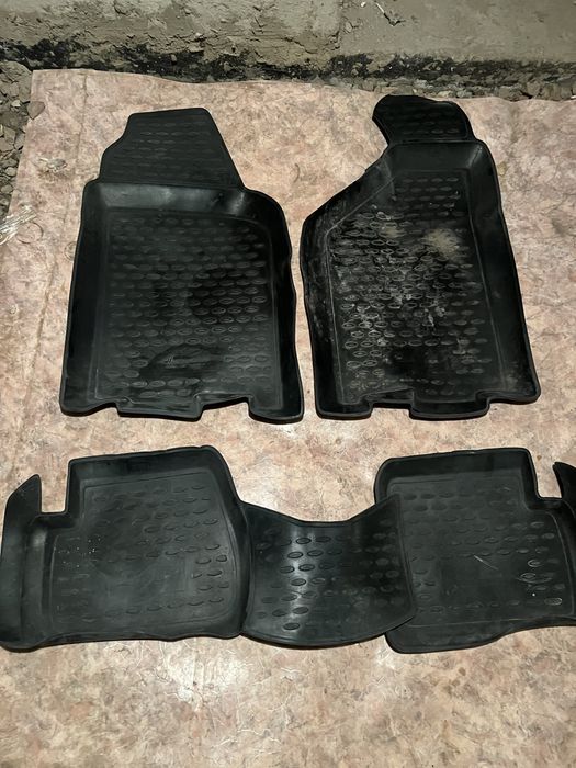 Продам резиновые коврики
