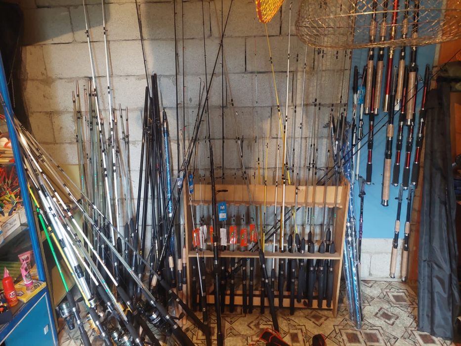 Спиннинги  заборе  готовые