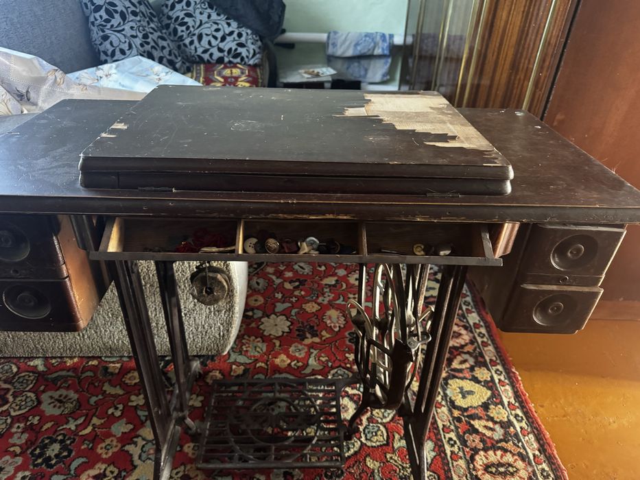 Продам швейную машинку