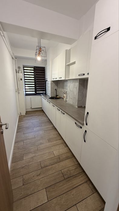 Proprietar închiriez apartament 2 cam | spatiu comercial central str Crinului bloc nou parter