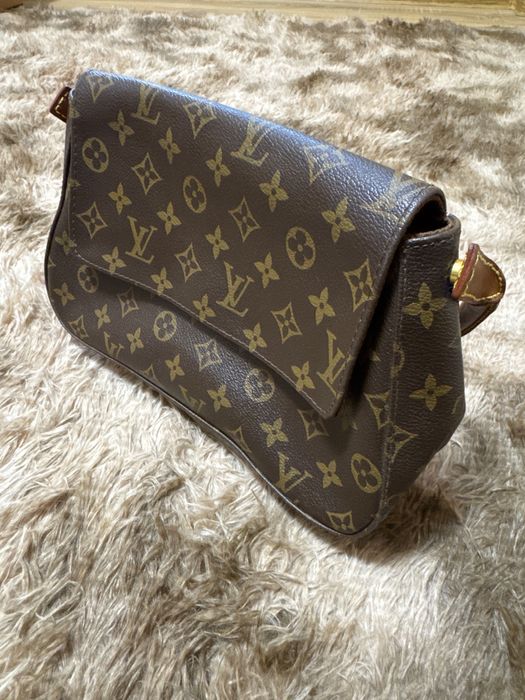 Geantă Louis Vuitton