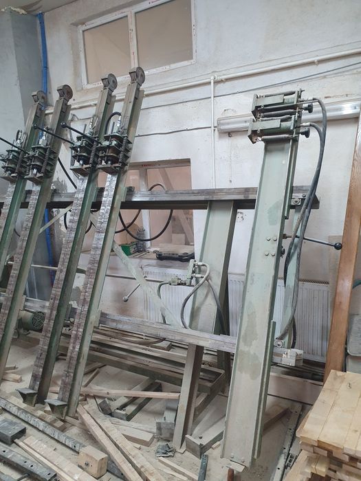 Presa hidraulică, de dimensiuni mari, pentru lemn, MAWEG