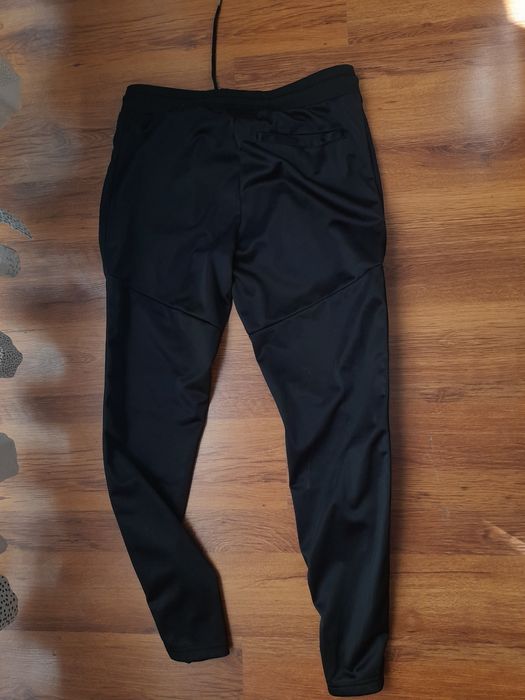 GUESS мъжко долнище S- M размер.