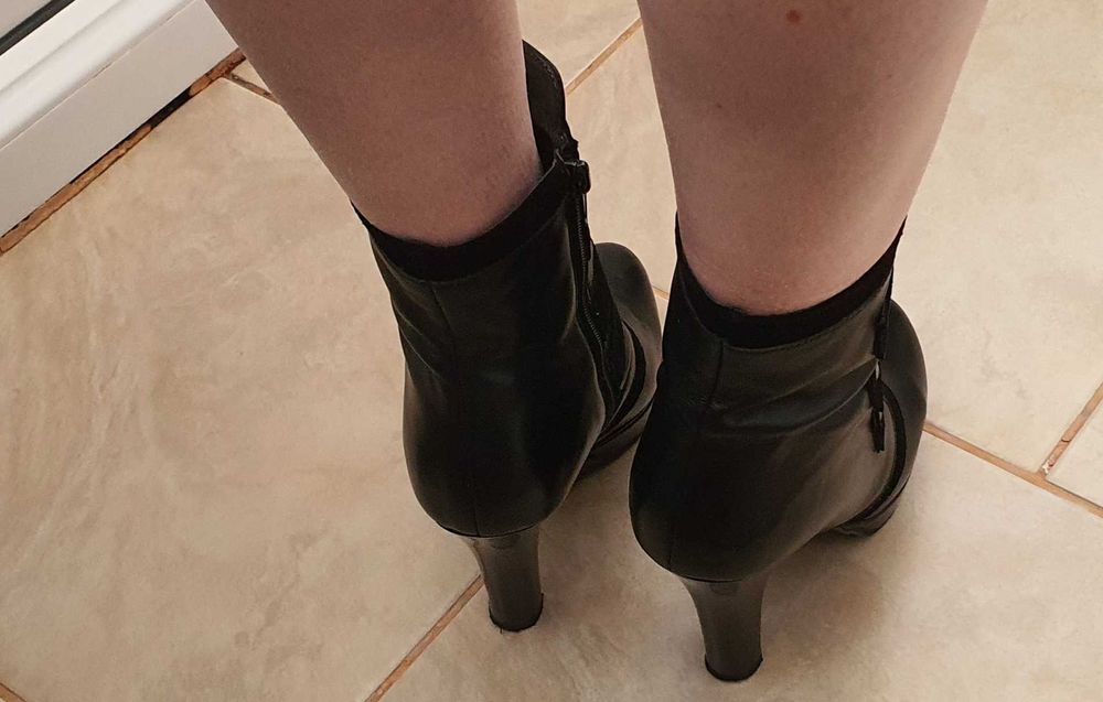 Botine din piele naturală