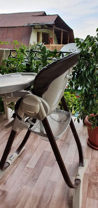 Детское кресло для кормления Chicco.