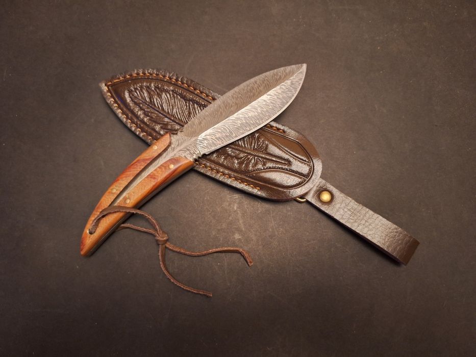 Ловен нож с кожена кания