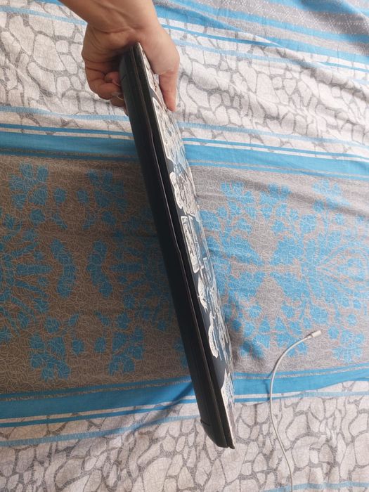 Hp noutbuk sotiladi holati zur qiz bola ishlatgan