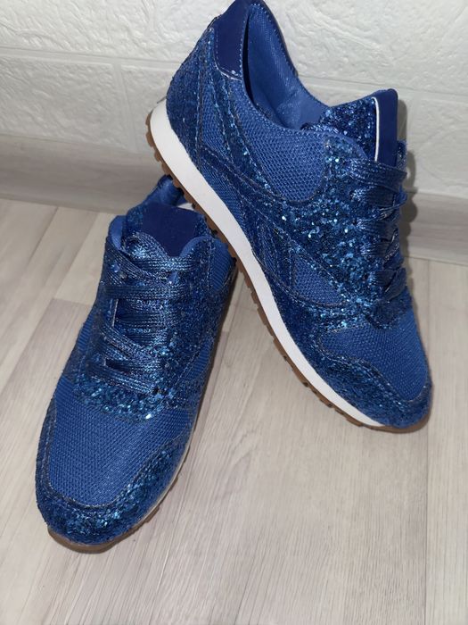 Кроссовки женские