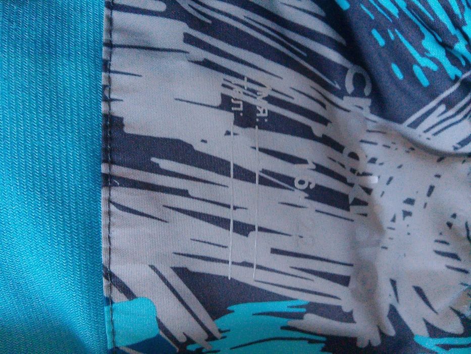 продам детскую курточку