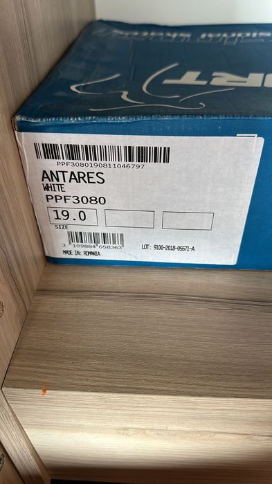 Продам новые профессиональные коньки