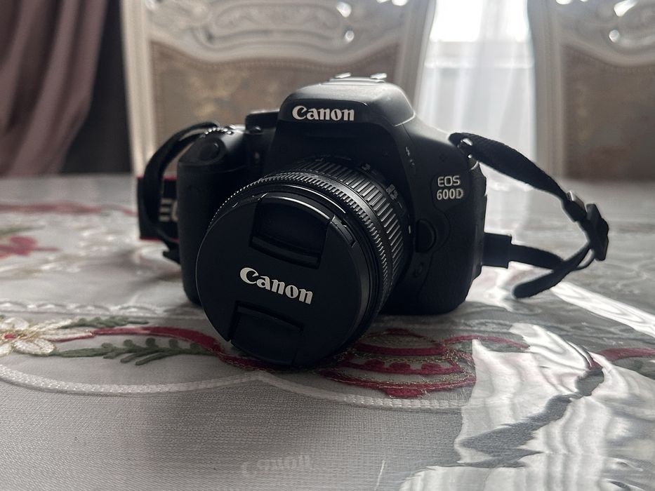 Продам камеру CANON 600D
