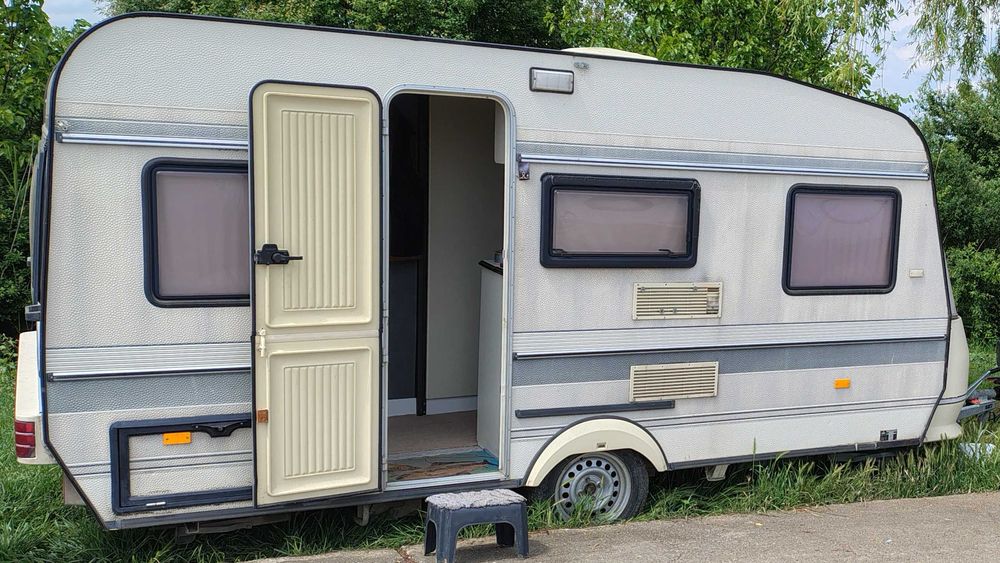 Vând rulotă Hobby 430 – an 1992 – gata de vacanță!