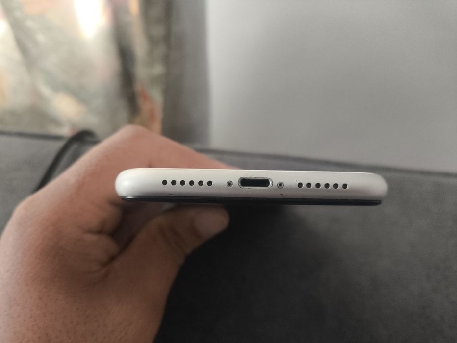 Айфон 11 , белый