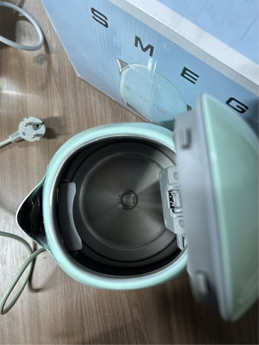 Smeg чайник зеленый