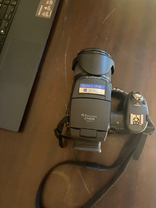 Камера Sony Cyber-shot DSC-R1