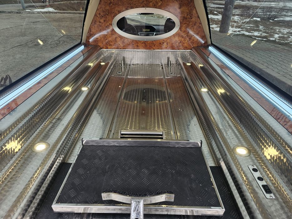 Dric funerar Mercedes E 220 2012