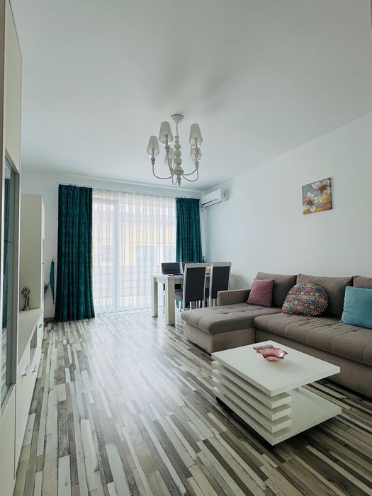 Închiriez apartament cu 2 camere