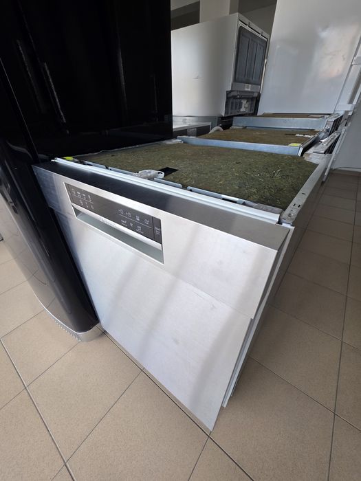 Съдомиялна за частично/полу вграждане Bosch