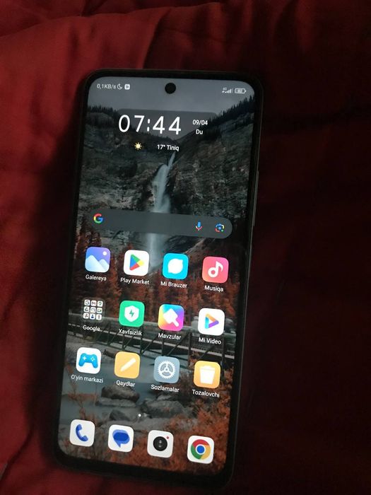 Redmi 12 xotira 12/256 karobka dakument bor yangi hali