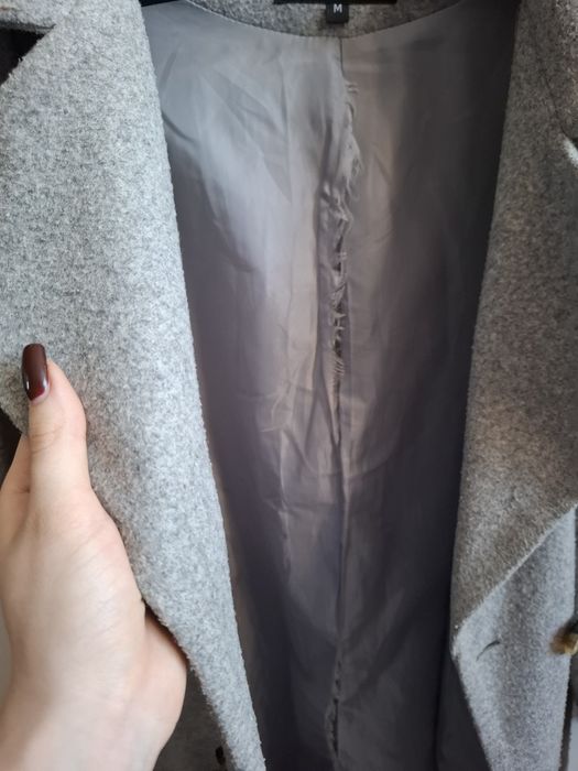 Два пальто, кофта и свитер