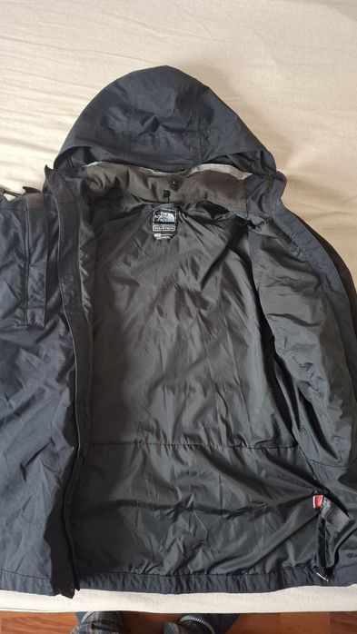 Scurtă impermeabilă THE NORTH FACE femei (de iarnă)
