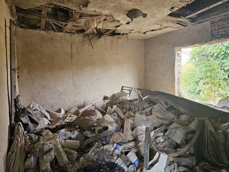 Две стари къщи с голям двор