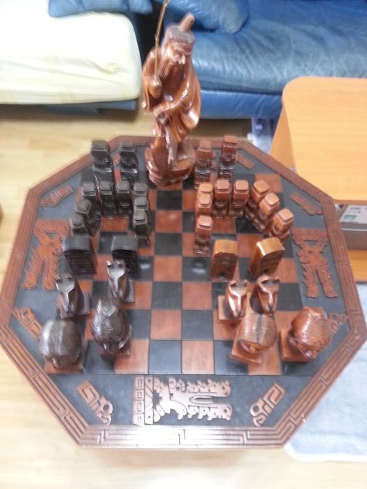 Joc de sah cu masa sculptat manual