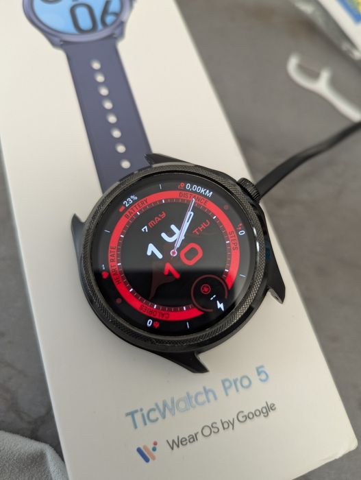 Продаю смарт часы Ticwatch Pro 5