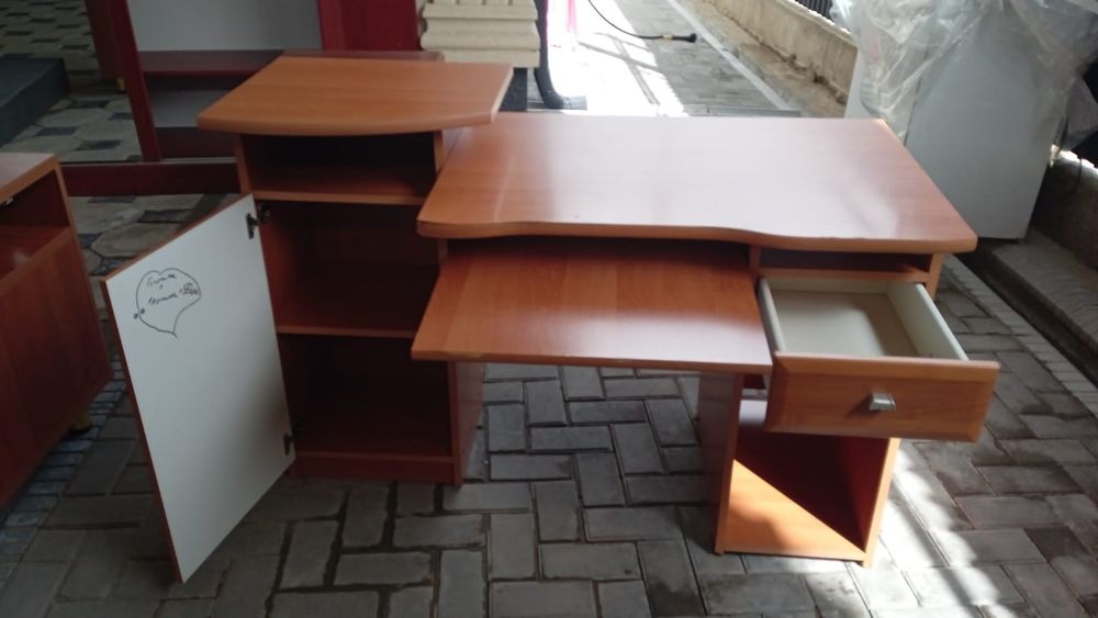 Продам компьютерный стол
