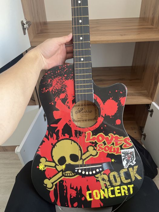 Продам гитару Мариа