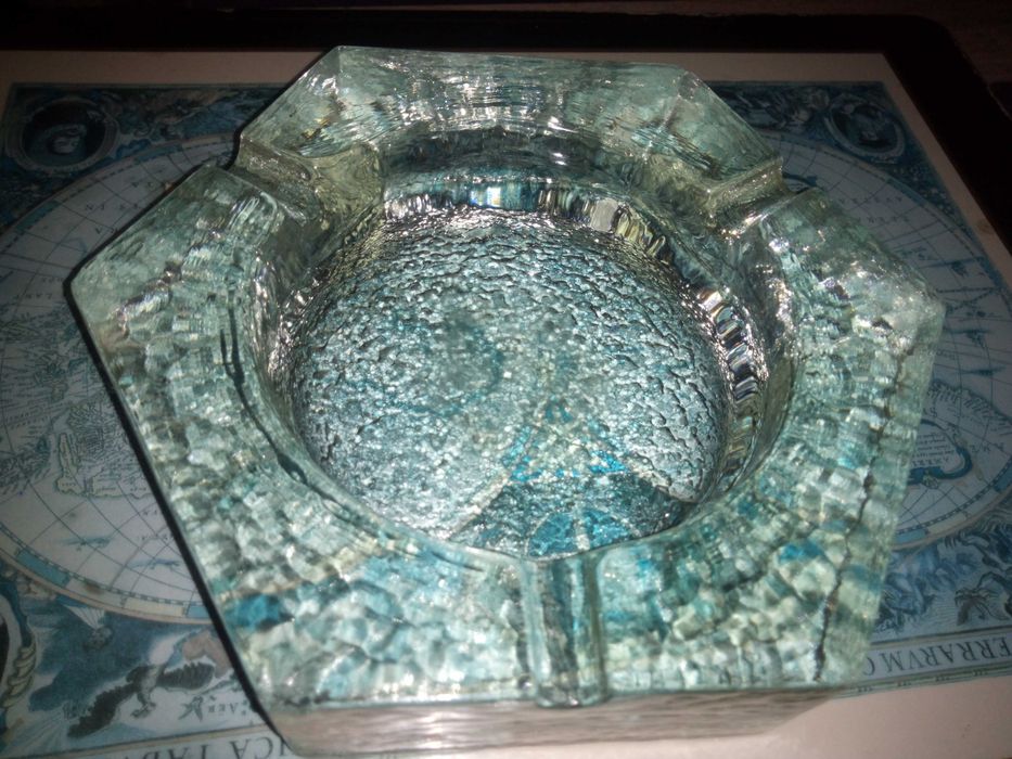 de  vanzare   scrumiera     mare     !!!