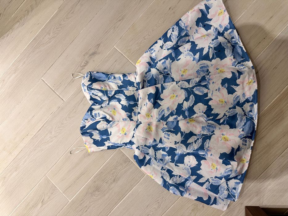 Парти рокля , подходяща и за ежедневие.