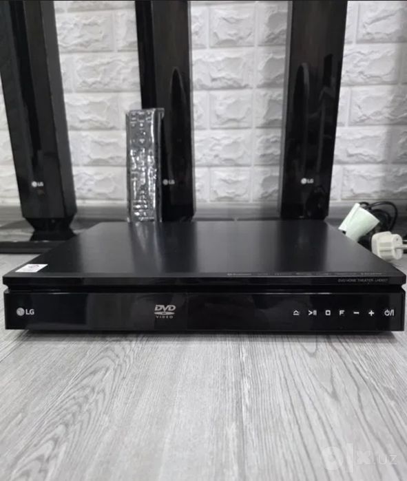 Домашний кинотятор LG LHD657